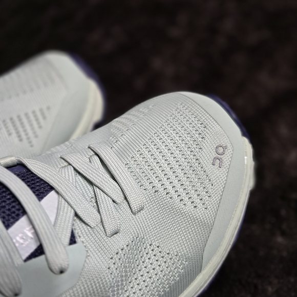 On Running Women's Shoes -.In Nearly New Condition.There Is A Sopt On Left Shoe. - Picture 3 of 6